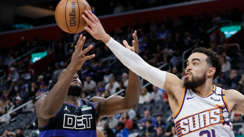 Phoenix Suns guard Tyus Jones (21) knocks a rebound away from Detroit Pistons center Isaiah...