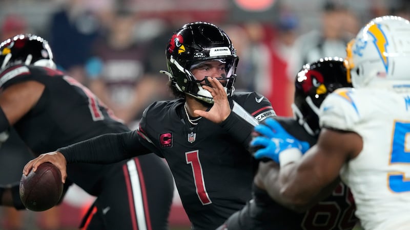 Arizona Cardinals quarterback Kyler Murray (1) throws a pass during the second half of an NFL...