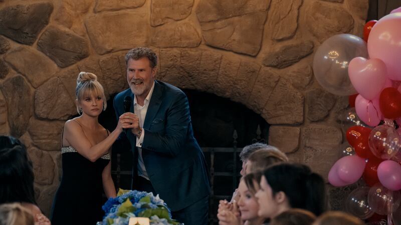 Margot (Reese Witherspoon) and Jim (Will Ferrell) in YOU’RE CORDIALLY INVITED.