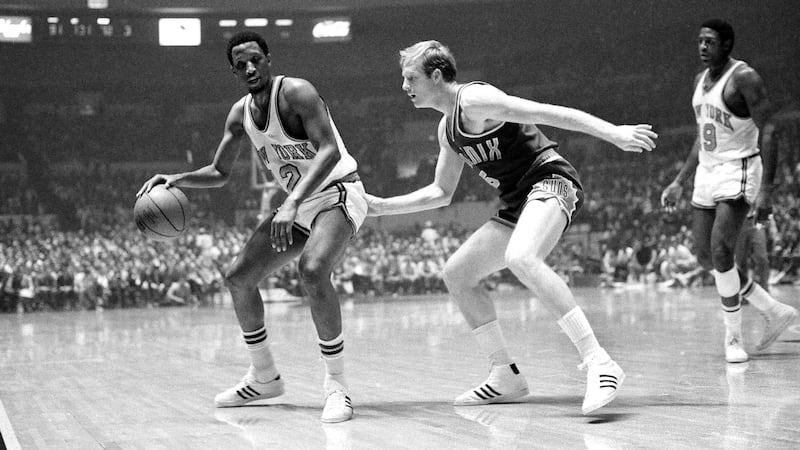Dick van Arsdale, right, of the Phoenix Suns come in on the play from behind as New York...