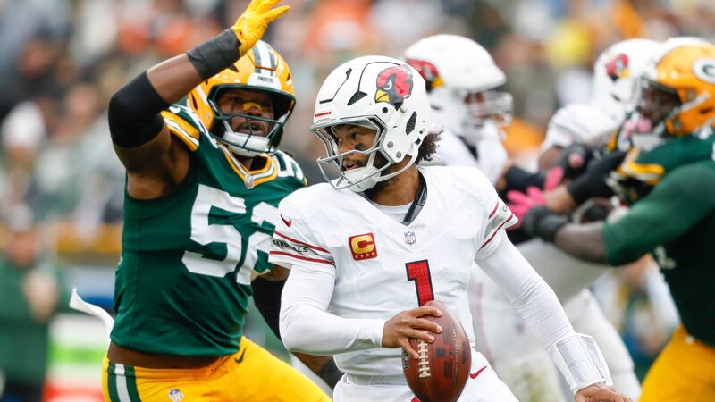 Arizona Cardinals quarterback Kyler Murray (1) runs out of the pocket against the Green Bay...