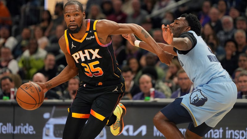 Phoenix Suns forward Kevin Durant (35) drives on Memphis Grizzlies guard Vince Williams Jr....