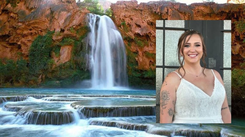 Chenoa Nickeron is 33-years-old, brown hair, blue eyes and has tattoos.
