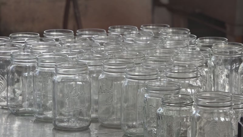 Grab your jars for some tasty mason jar recipes perfect for meal prepping.
