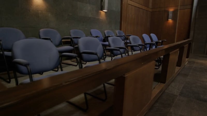 Learn what it takes to serve as a juror in Maricopa County, where citizens help decide...